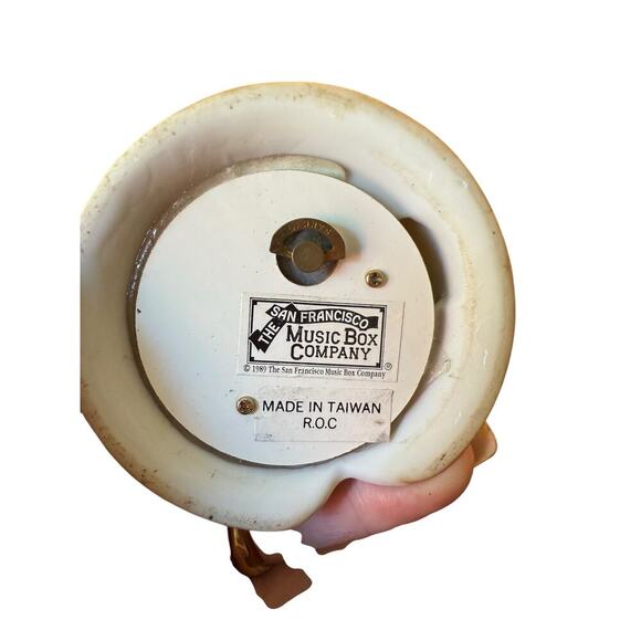 Vintage 1989 San Francisco Music Box Company Music Box Hummingbird and Flower - Picture 3 of 3